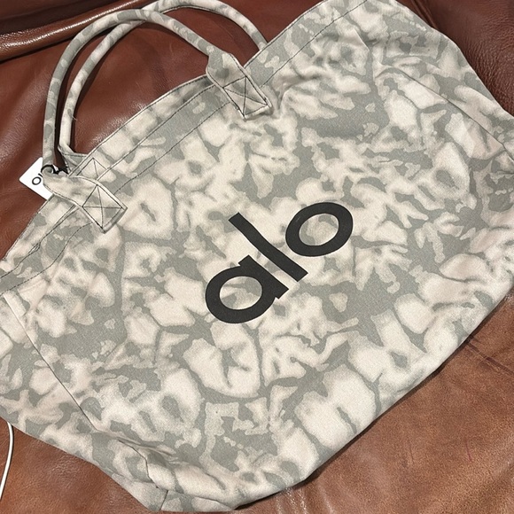 Alo Tie Dye Tote - Limited Edition RARE! - Picture 1 of 4